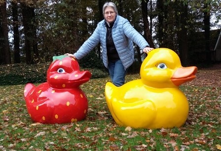 Deko Ente, XXL Badeente, Quietscheente groß gelb oder andersfarbig, oder als Erdbeerente Deko Ente, XXL Badeente, Quietscheente groß gelb oder andersfarbig, oder als Erdbeerente